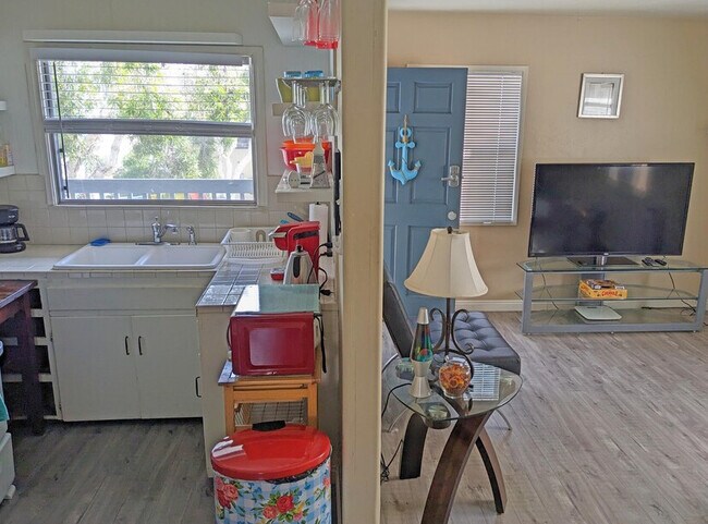 3868-72 Mission Boulevard - 3868 photo 2
