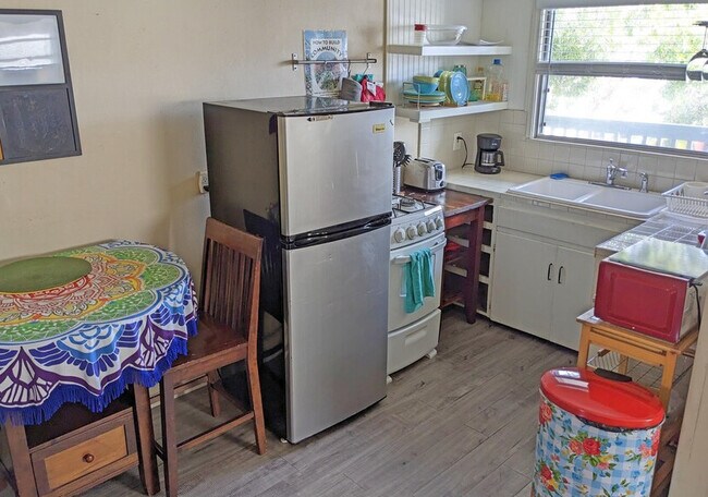 3868-72 Mission Boulevard - 3868 photo 4