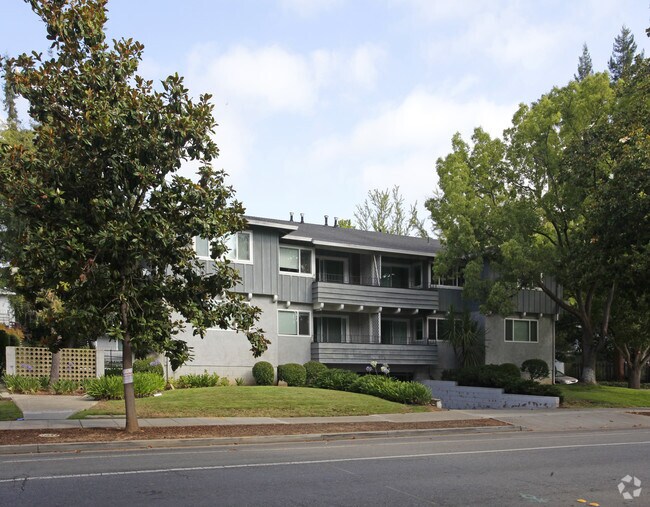 University Garden Apartments photo 3