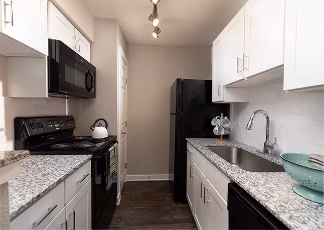 Lakeshore Apartments photo 4
