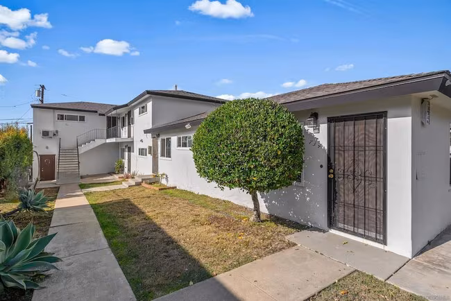 734 S 46th St San Diego, CA 92113 photo 4