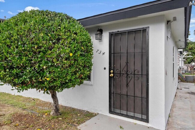 734 S 46th St San Diego, CA 92113 photo 2