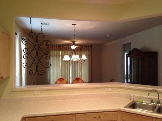 106 Bowie Cir Georgetown, TX 78633 photo 5