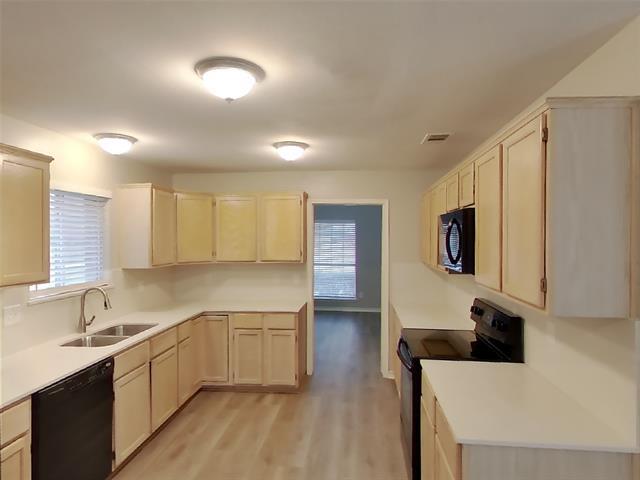 2033 Oak Bend Ln Garland, TX 75040 photo 5