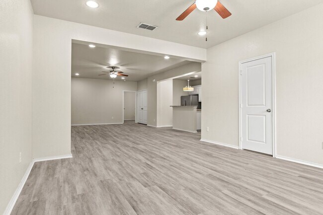 2717 McCart Ave Fort Worth, TX 76110 photo 3