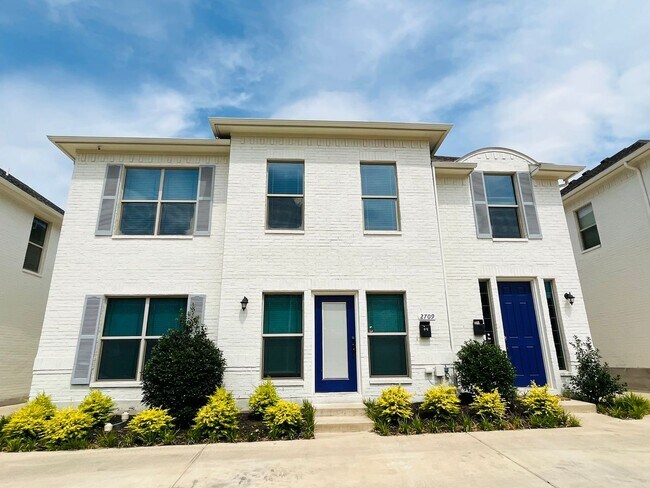 2717 McCart Ave Fort Worth, TX 76110 photo 2