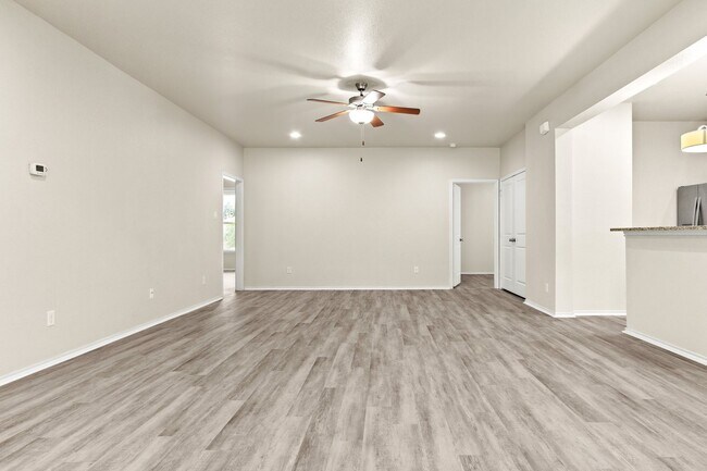 2717 McCart Ave Fort Worth, TX 76110 photo 4