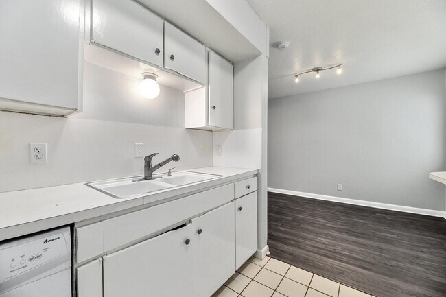 2408 Longview St Austin, TX 78705 photo 5