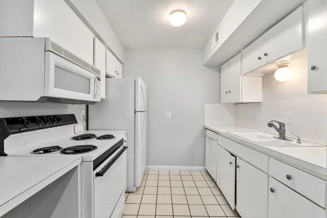 2408 Longview St Austin, TX 78705 photo 3