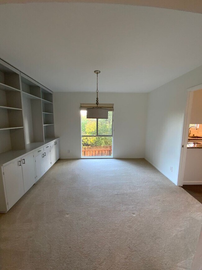 675 Sharon Park Menlo Park, CA 94025 photo 5