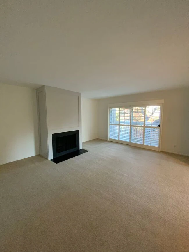 675 Sharon Park Menlo Park, CA 94025 photo 4