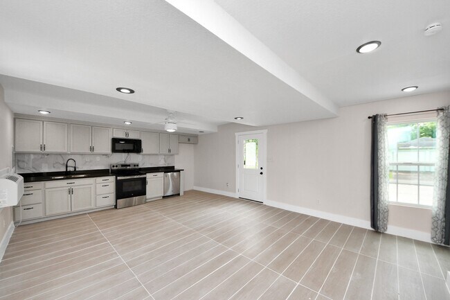 5903 Belneath Street, Houston, TX 77033 photo 2