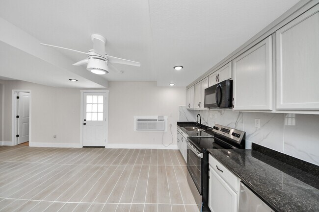 5903 Belneath Street, Houston, TX 77033 photo 3
