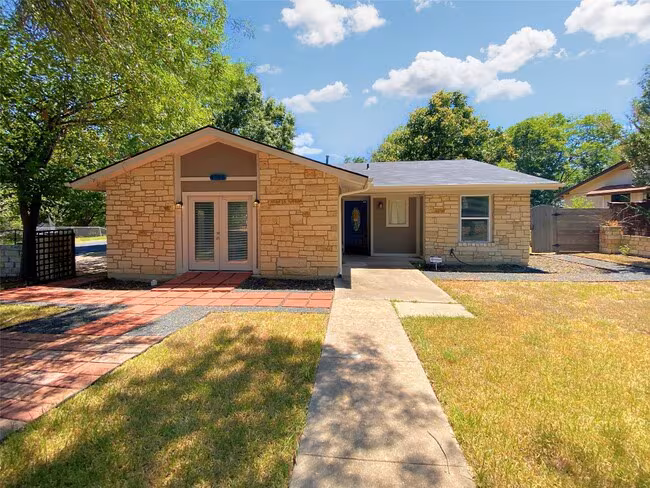 4705 Quicksilver Blvd Austin, TX 78744 photo 2
