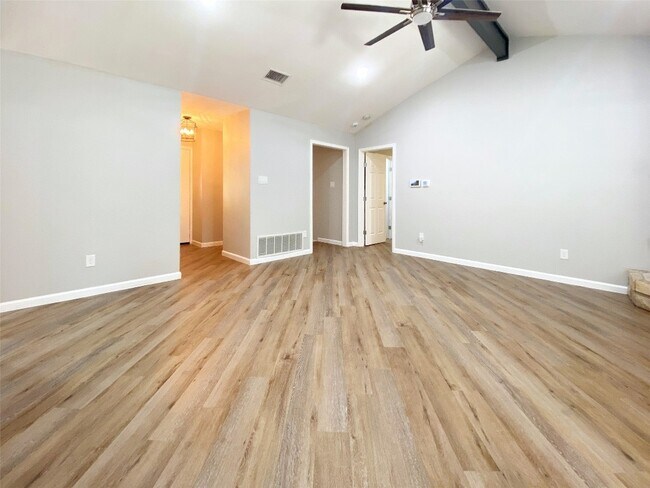 4705 Quicksilver Blvd Austin, TX 78744 photo 5