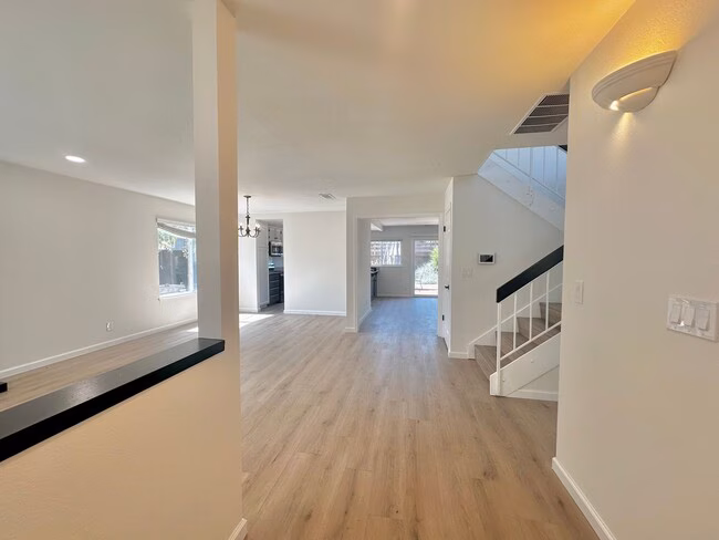 Spacious 4 Bedroom/2.5 Bath Home Located in Hayward, Ca. photo 3