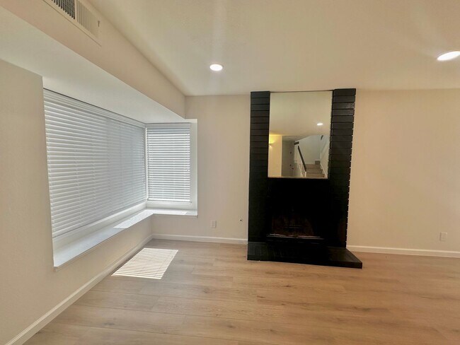 Spacious 4 Bedroom/2.5 Bath Home Located in Hayward, Ca. photo 5