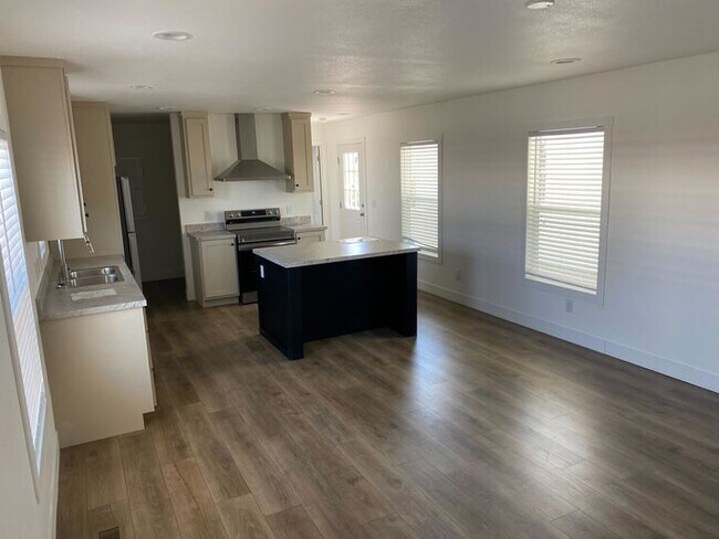 2060 N Center St Mesa, AZ 85201 photo 5