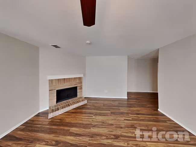 736 Elizabeth Dr Burleson, TX 76028 photo 2