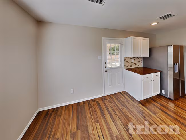 736 Elizabeth Dr Burleson, TX 76028 photo 4