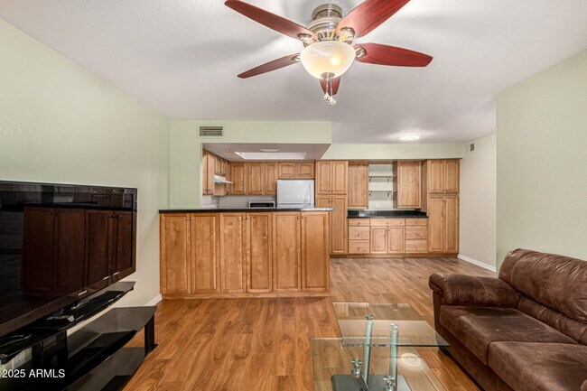 3601 W Tierra Buena Ln Phoenix, AZ 85053 photo 2