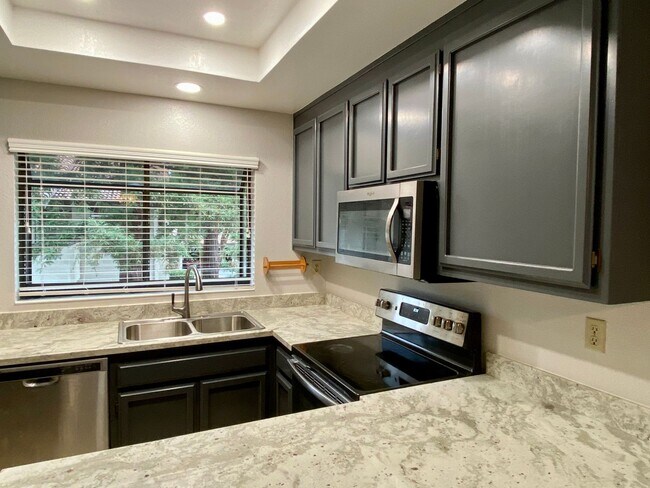 1400 Bowe Ave photo 3