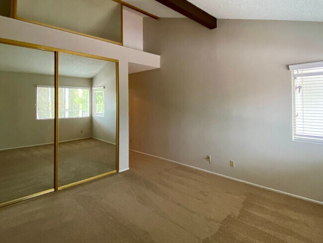 1400 Bowe Ave photo 5