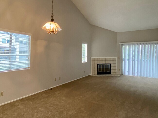 1400 Bowe Ave photo 4
