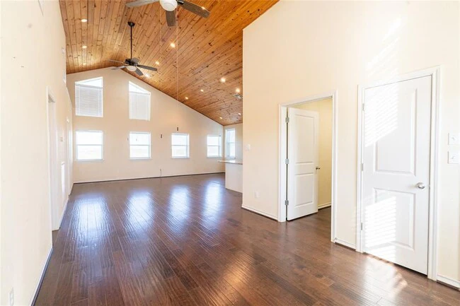 1050 Co Rd 129 Taylor, TX 76574 photo 5