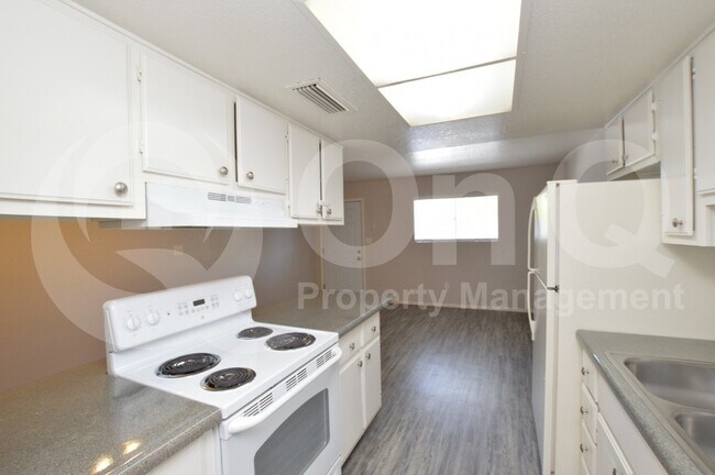 3004 E Waltann Ln Phoenix, AZ 85032 photo 3