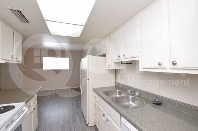 3004 E Waltann Ln Phoenix, AZ 85032 photo 2