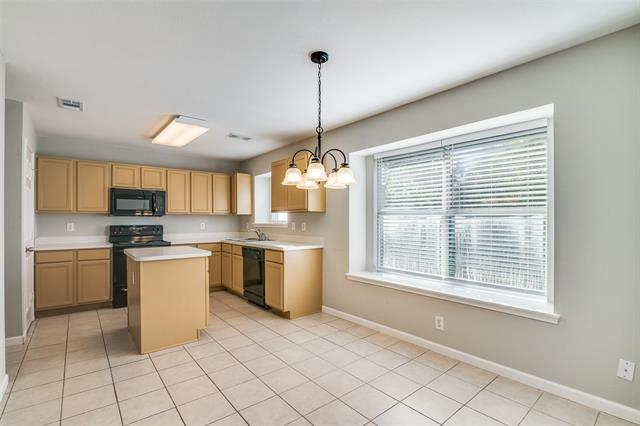1366 Westview Dr Garland, TX 75040 photo 4