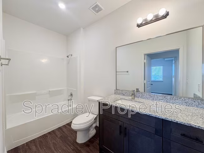 1124 W Ave O Belton, TX 76513 photo 2