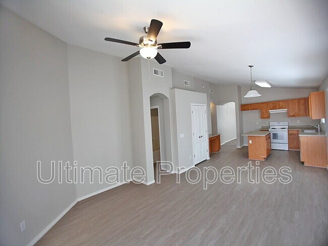3339 W Maldonado Rd Phoenix, AZ 85041 photo 5