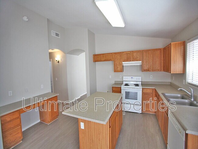 3339 W Maldonado Rd Phoenix, AZ 85041 photo 3
