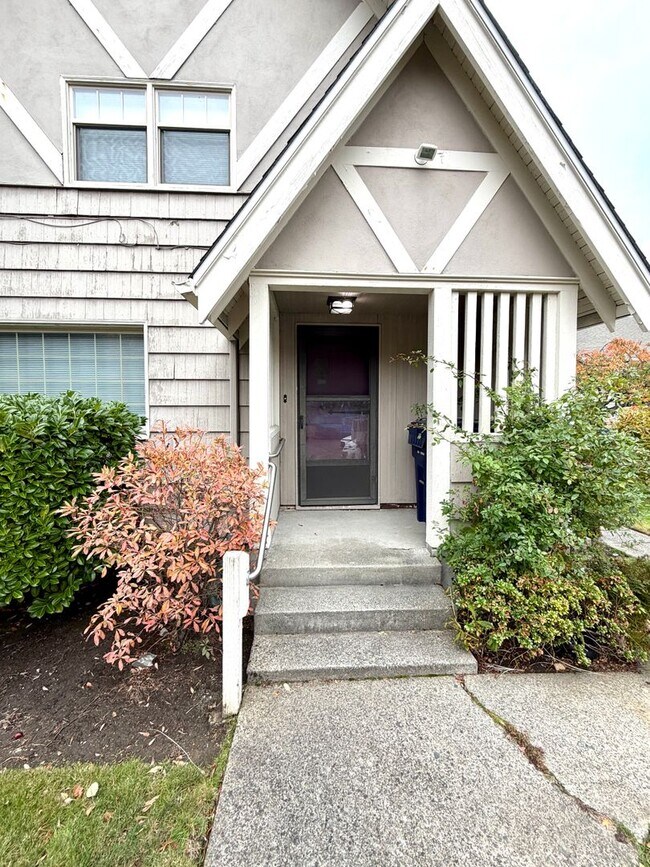 3bd 1ba w/new flooring photo 5