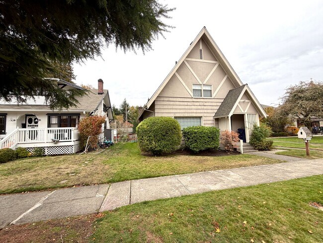 3bd 1ba w/new flooring photo 3
