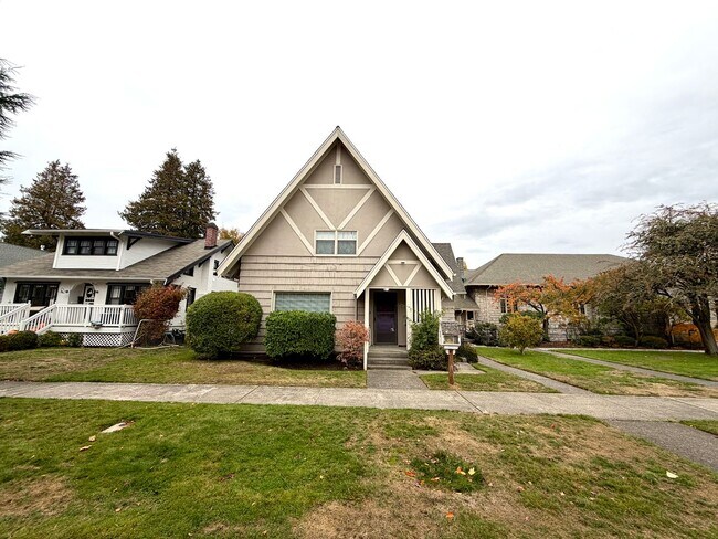 3bd 1ba w/new flooring photo 2