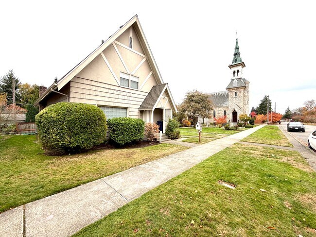 3bd 1ba w/new flooring photo 4