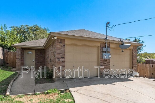 3008 Prairie Ave Fort Worth, TX 76106 photo 2