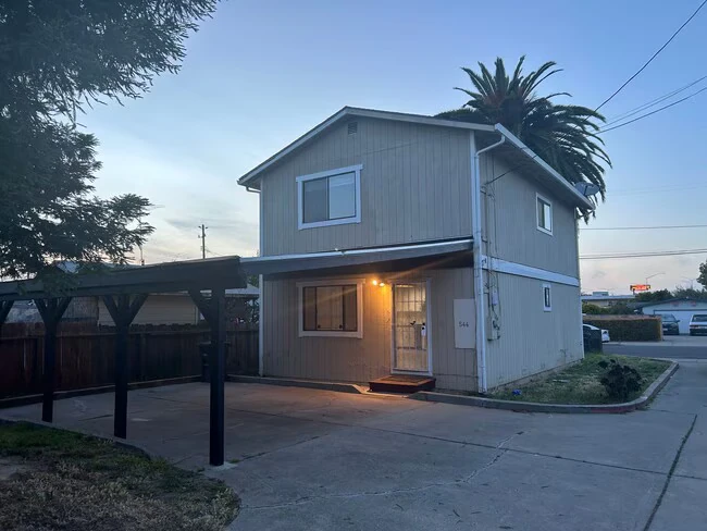 544 Tehama Ave Hayward, CA 94541 photo 3