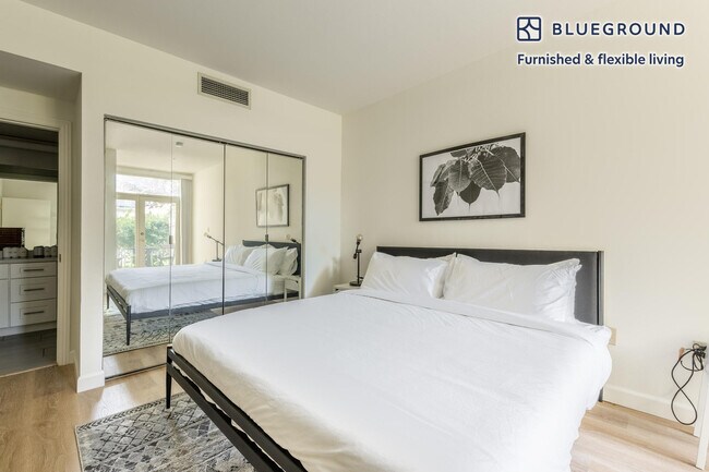 550 Ortega Ave Mountain View, CA 94040 photo 3