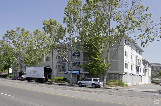 Balcourt Plaza photo 3