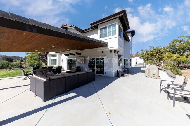 39550 Calle De Companero Murrieta, CA 92562 photo 2