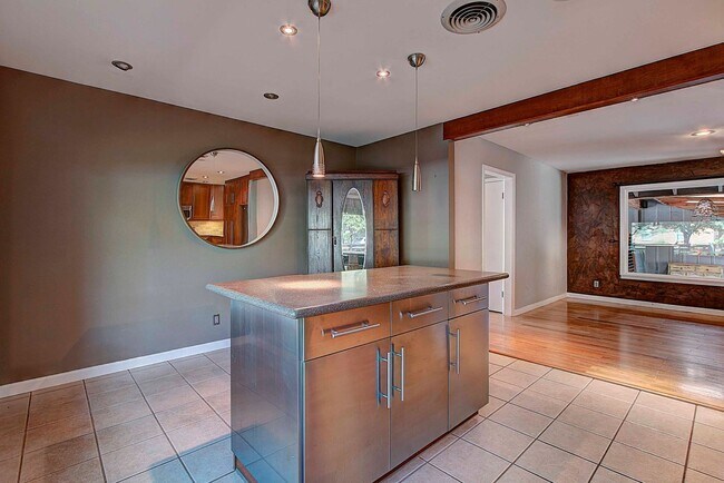 5500 Westminster Dr Austin, TX 78723 photo 4