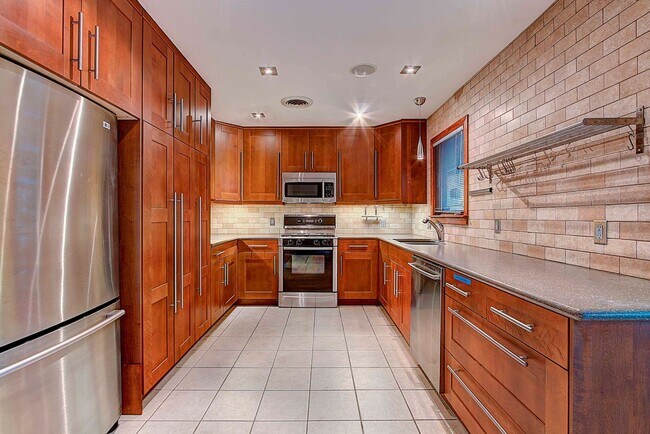 5500 Westminster Dr Austin, TX 78723 photo 3