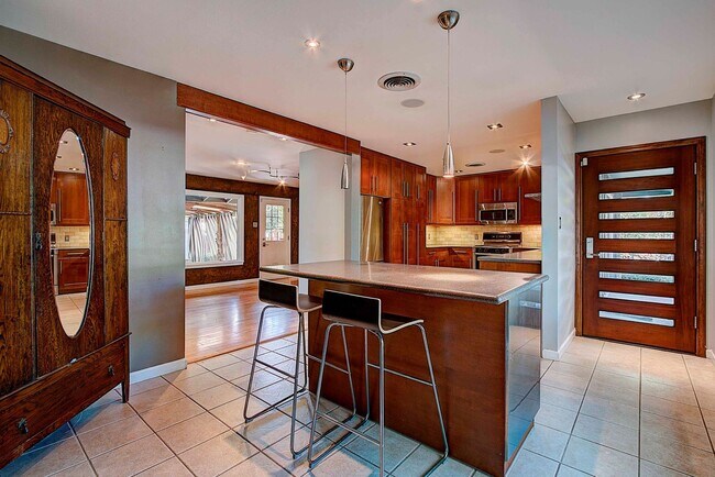 5500 Westminster Dr Austin, TX 78723 photo 2