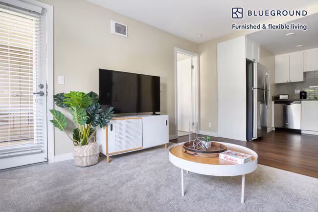 7295 Charmant Dr San Diego, CA 92122 photo 2