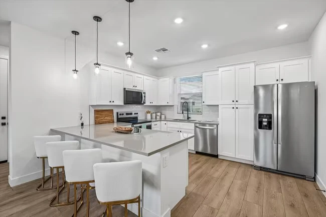 Rev3 at Avondale Station | Homes for Rent photo 3