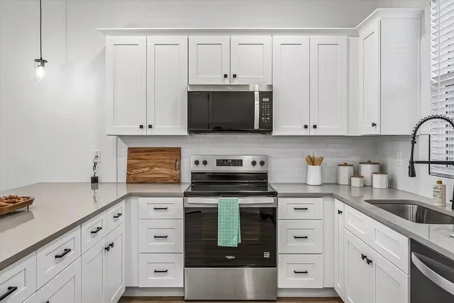 Rev3 at Avondale Station | Homes for Rent photo 5